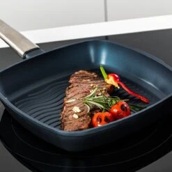 Westinghouse Performance Series - Grillpan Inductie 28cm - Luxe Grillpan - Blauw - Steakpan - Geschikt Voor Alle Warmtebronnen Inclusief Inductie En Ovenbestendig 11 Westinghouse Performance Series - Grillpan Inductie 28cm - Luxe Grillpan - Blauw - Steakpan - Geschikt Voor Alle Warmtebronnen Inclusief Inductie En Ovenbestendig -Pot Promotiewinkel 1200x1200 1444