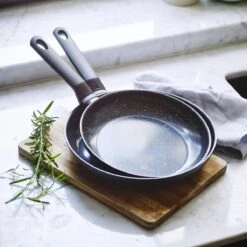 BK Universe Koekenpan Ø 28cm - Inductie - Anti-aanbak - PFAS-vrij -Pot Promotiewinkel 1200x1200 399