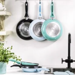 VitaVerde Expert Koekenpannenset Ø 20cm + Ø 24cm + Ø 28cm - Lichtblauw - Inductie - PFAS-vrij -Pot Promotiewinkel 1200x1200 631