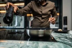 Soenil By ISENVI - Koekenpan Inductie - 28 CM - Keramische Pan - RVS Handgreep -Pot Promotiewinkel 1200x800 105